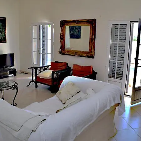 Akivillas Moss Villa *